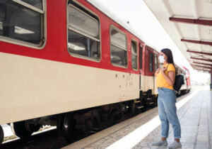 kelebihan kereta api sebagai alat transportasi
