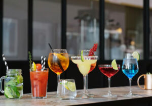 cocktail yang wajib dicoba di bar favorit