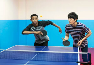 alasan bola pingpong memantul cepat